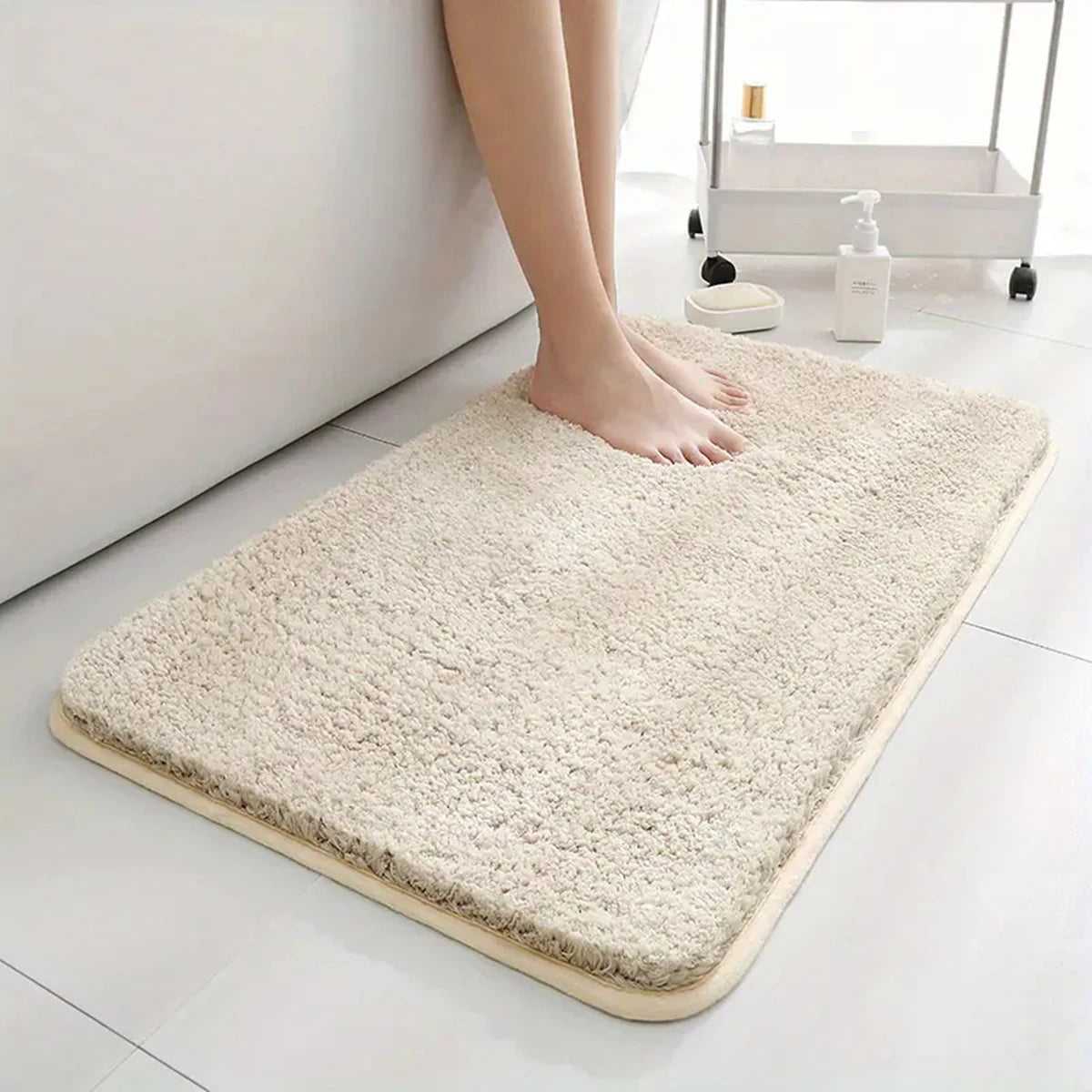 Long-Pile Bathroom Mat – Soft, Absorbent, Anti-Slip Carpet